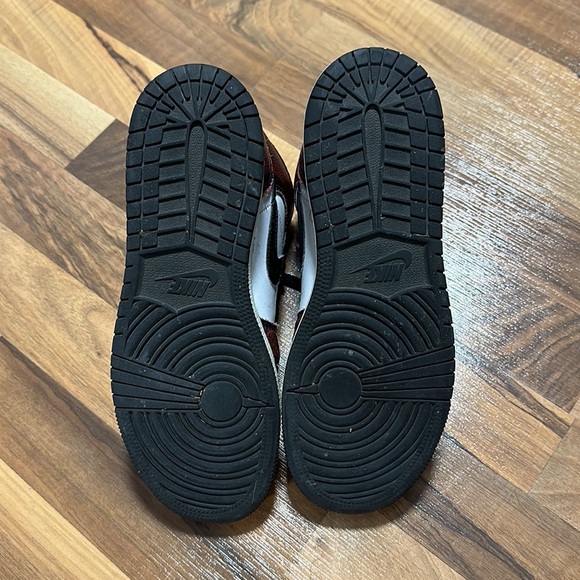 Air Jordan Mids - Picture 5 of 7